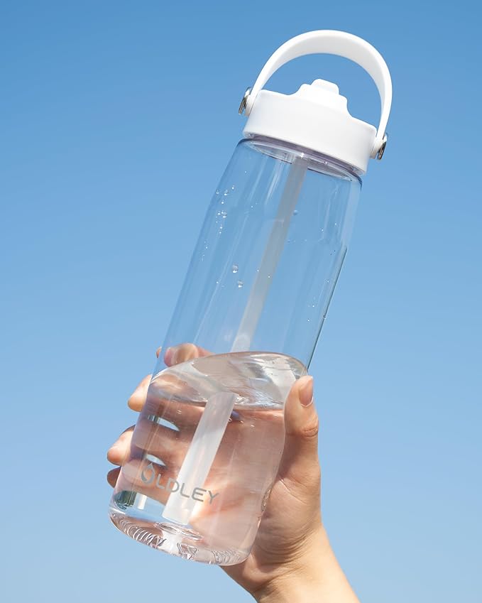 OLDLEY 32 oz Water Bottle with Straw, Leakproof Sports Water Bottle with Carry Strap, BPA-Free Large Water Bottles for Home,Travel, School, Outdoors, Gym, Tritan,Transparent